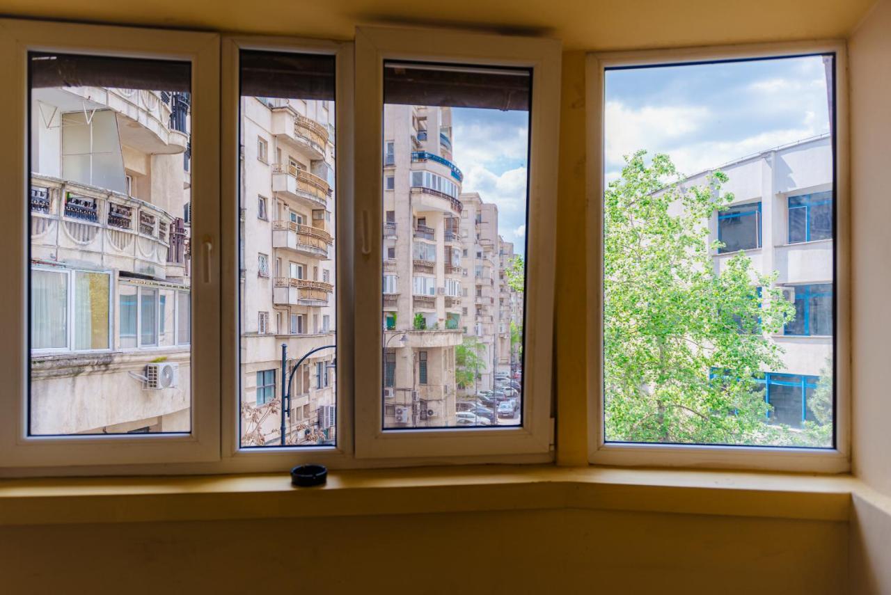 Comfy Apartment With Private Parking And Netflix Bucharest Exterior photo