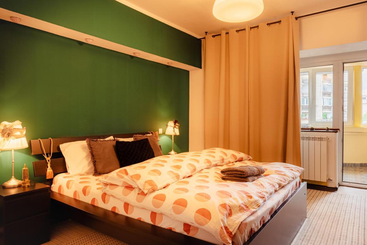 Comfy Apartment With Private Parking And Netflix Bucharest Exterior photo